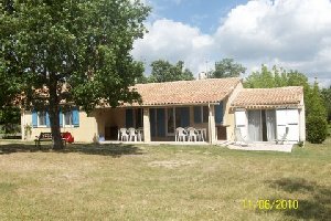 Photo N1:  Villa - maison Cereste Vacances Apt Alpes de Haute Provence (04) FRANCE 04-7973-3