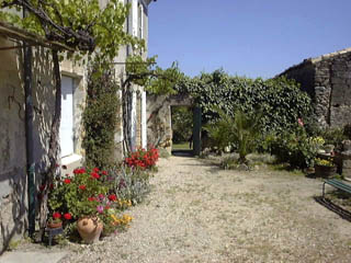 Photo N1: Location vacances Montaren Uzs Gard (30) FRANCE 30-4367-1